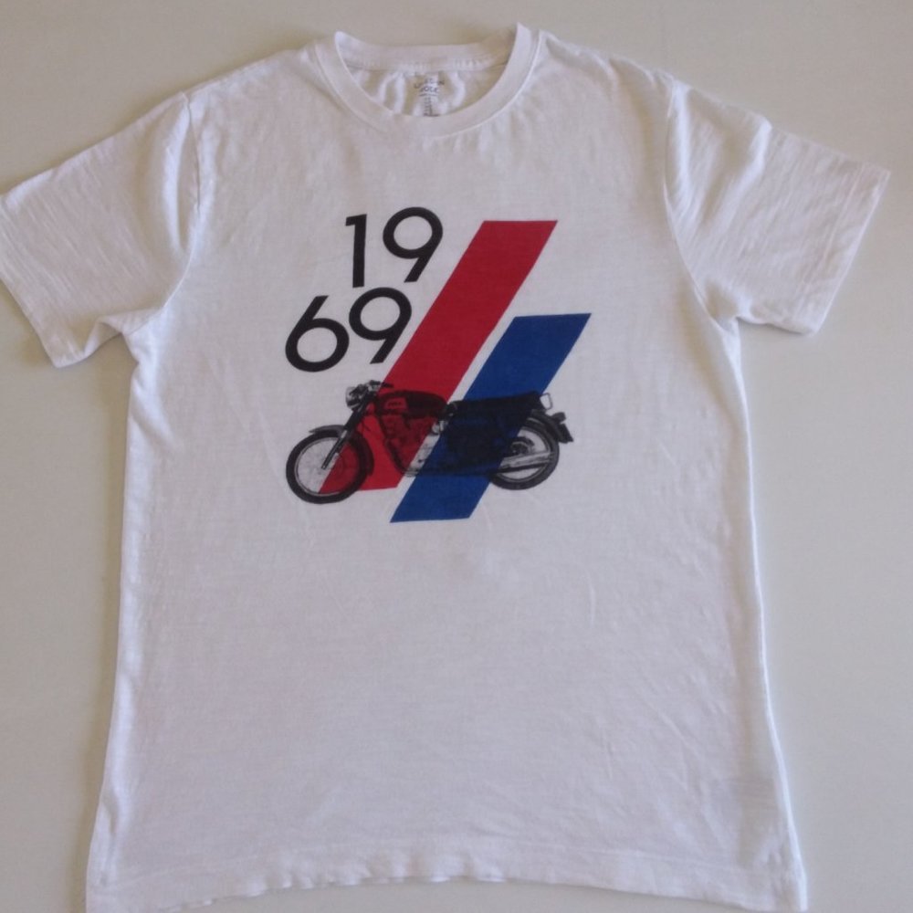 Gap graphic 1969 Tee